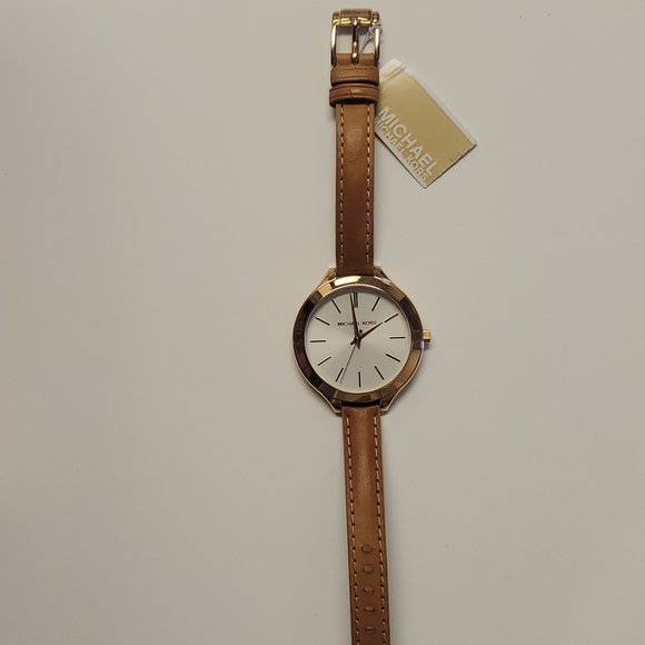 Michael Kors Women's Runaway Beige Leather Watch - Picture 3 of 8